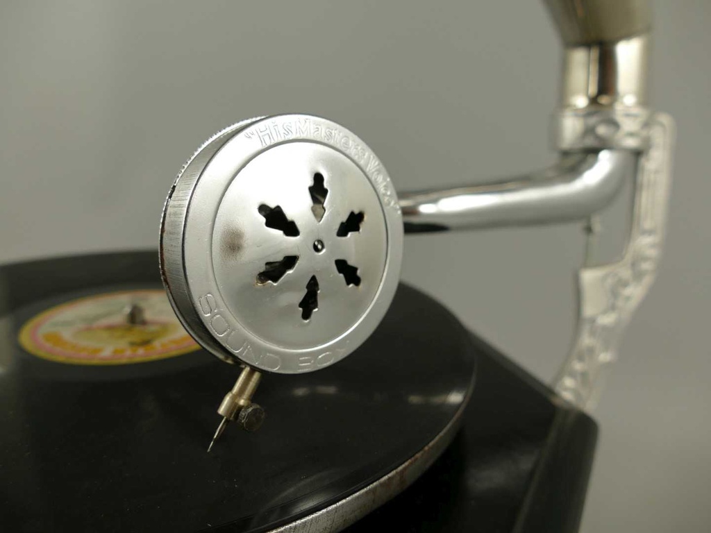 [LA-39581] Trichtergrammophon vernickelt 8-eckig acheckig Bild 6