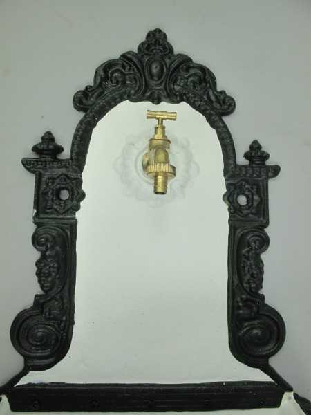 [LA-41589] Wandbrunnen Wassersäule Gartenbrunnen Zapfstelle Gusseisen Grün-weiß Terrasse Bild 3