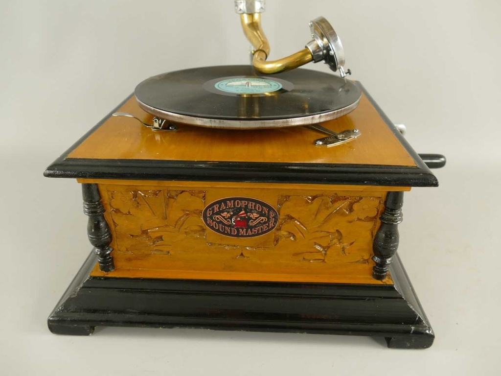 [LA-46355] Trichtergrammophon Grammophon Holz Quadratisch geschnitzt Bild 4