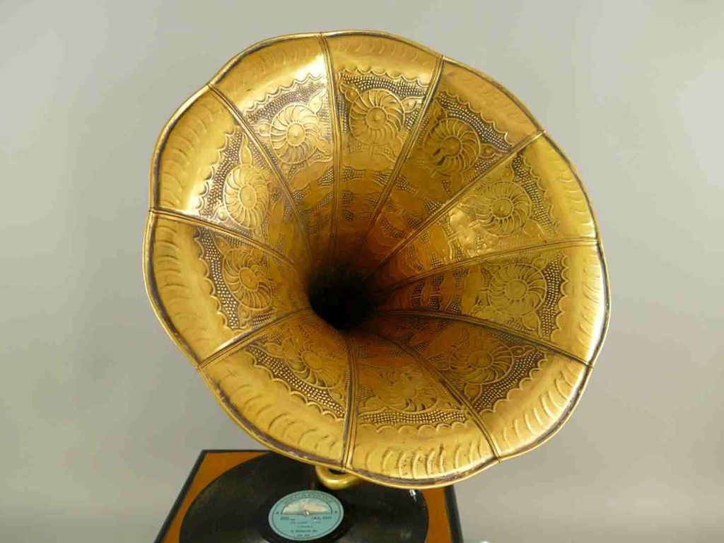 [LA-46355] Trichtergrammophon Grammophon Holz Quadratisch geschnitzt Bild 5