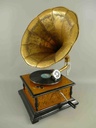 [LA-46355] Trichtergrammophon Grammophon Holz Quadratisch geschnitzt Bild 6