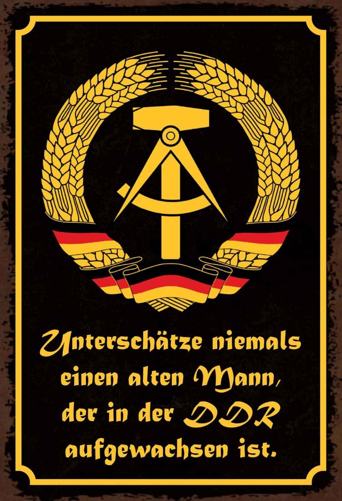 Holzschild 18x12 cm unterschätze niemals Fahne Wappen Mann DDR Flagge Witz Humor Lustig Spaß