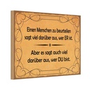 Holzschild 20x30 cm Einen Menschen zu beurteilen Dekoration