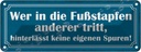 Blechschild 10x27 cm wer in Fußstapfen anderer tritt Spruch Zitat
