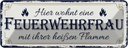 Blechschild 10x27 cm Hier wohnt eine Feuerwehrfrau Spruch Zitat