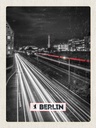 Holzschild 40x30 cm Berlin Deutschland Bahn Nacht Bildmotiv Reisemotiv Straße Stadt