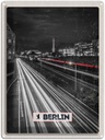 Blechschild 40x30 cm Berlin Deutschland Urlaub Bahn Nacht Bildmotiv Reisemotiv Abenteuer Reisen Straße Stadt