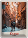 Blechschild 40x30 cm Lyon Frankreich Paar Altstadt Abenteuer Reisen Straße Stadt Urlaub