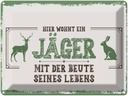 Blechschild 30x40 cm Hier wohnt Zitat ein Jäger mit der Beute Tier Haustier Spruch