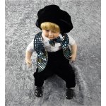 Porzellanpuppe Dekopuppe Geschenkidee sitzend H 27,8 cm