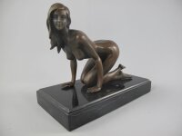 Bronzeskulptur Bronzefigur knieende Frau