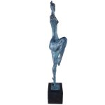 Bronzeskulptur Bronzefigur grün patiniert Patina Frau Abstrakt-Stil