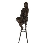 Bronzeskulptur Bronzefigur Frau auf Barstuhl Barhocker...