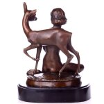 Bronzefigur Frau mit Reh