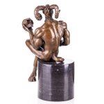 Bronzefigur Teufel mit Totenkopf