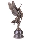 Mythologische Bronzefigur Engel mit Mann Gloria Victis...