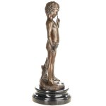 Bronzefigur Junge mit Vögeln
