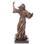 Bronzefigur Moses mit den Zehn Geboten