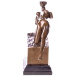 Moderne Bronzefigur weiblicher Akt