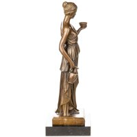 Bronzefigur Frau mit Krug und Becher