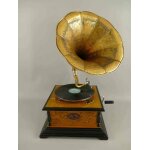 Trichtergrammophon Grammophon Holz Quadratisch geschnitzt