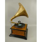 Trichtergrammophon Grammophon Holz Quadratisch geschnitzt