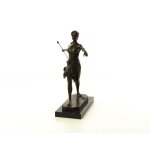 Bronzeskulptur Bronzefigur Frau Amazonen Kriegerin mit Speer
