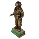 Figur Skulptur Gusseisen Taucher auf Holzssockel