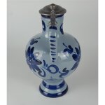Krug mit Zinndeckel Henkelkrug Steingut Blau H 26 cm