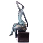 Moderne Bronzefigur abstrakte Frau mit grüner Patina