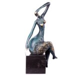 Moderne Bronzefigur abstrakte Frau mit grüner Patina
