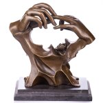 Moderne Bronzefigur Anstecken der Ringe
