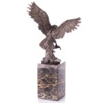 Bronzefigur Adler mit Fisch
