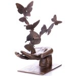 Moderne Bronzefigur Hand mit Schmetterlingen