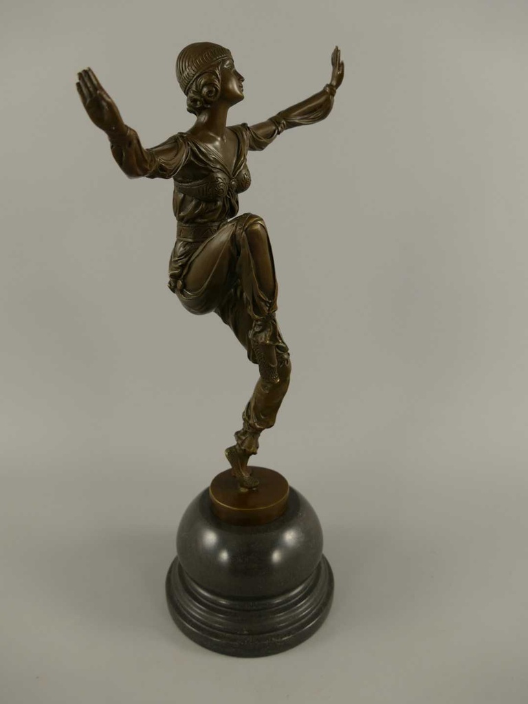 [LA-39321] Bronzeskulptur Bronzefigur Frau auf Sockel Balanzierend Bild 5