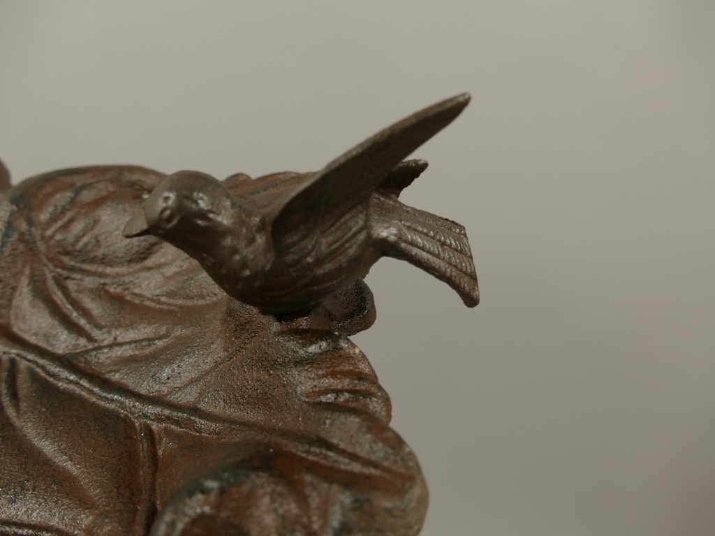 [LA-41266] Gusseisen Vogeltränke rustikal braun H 61x40 cm Bild 7
