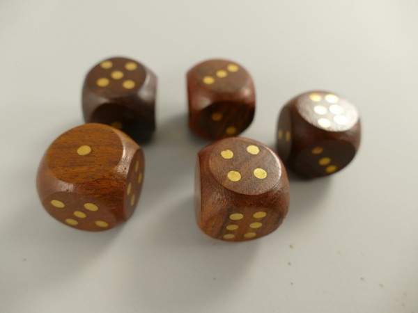 [LA-42779] 5er Würfel-Set Spielwürfel in Holzbox Würfelform Braun/Messing 6x6x6cm Bild 3