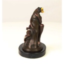 [LA-43258] Bronzeskulptur Bronzefigur Frau Umarmt Sitzend Einen Phallus Bild 4