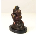[LA-43258] Bronzeskulptur Bronzefigur Frau Umarmt Sitzend Einen Phallus Bild 10