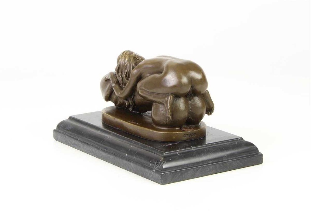 [LA-43839] Bronzeskulptur Bronzefigur Erotik Frau Umarmt Liegend Einen Phallus Bild 11