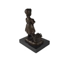 [LA-49924] Bronzeskulptur Bronzefigur Mädchen mit Traubenkorb Bild 4