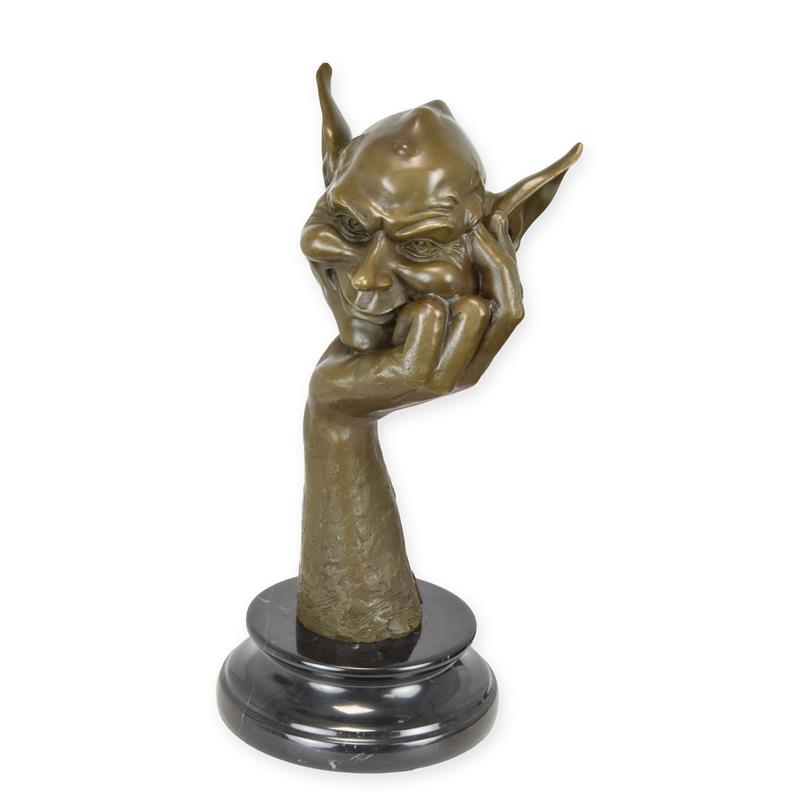 Bronzeskulptur Bronzefigur Goblinkopf auf Hand