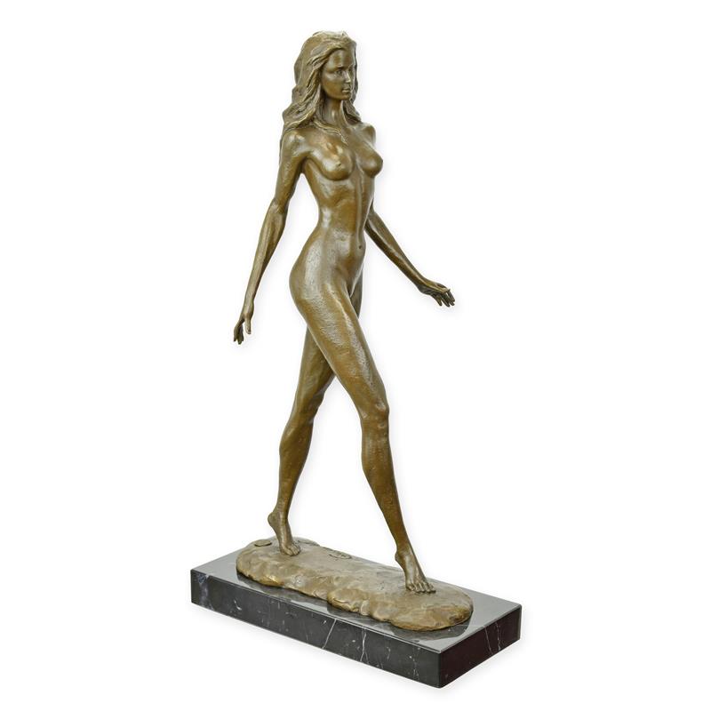 Bronzeskulptur Bronzefigur gehender weiblicher Akt
