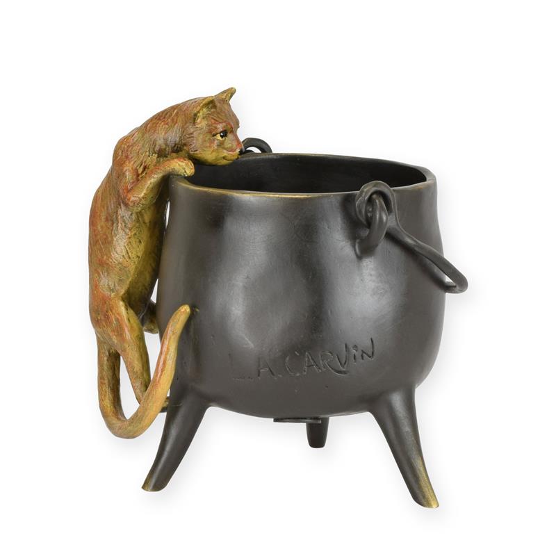 Bronzeskulptur Bronzefigur Katze klettert auf Kessel