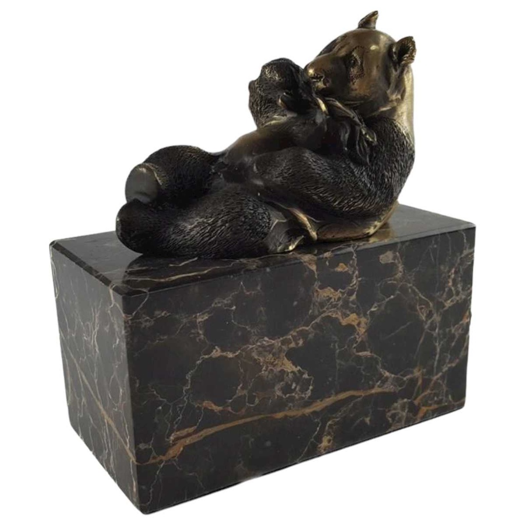 [LA-39374] Bronzeskulptur Bronzefigur Liegend Essender Panda Bär