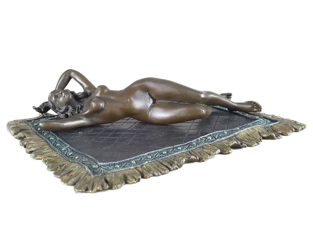 [LA-44355] Bronzeskulptur Bronzefigur Frau Nackt Weiblicher Akt Auf Teppich