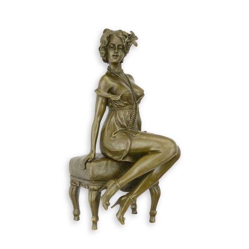 [LA-84488] Bronzeskulptur Bronzefigur halbnackte Frau auf einem Stuhl Erotik