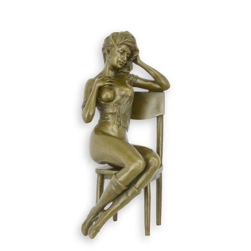 [LA-85309] Bronzeskulptur Bronzefigur Frau auf Stuhl Erotik