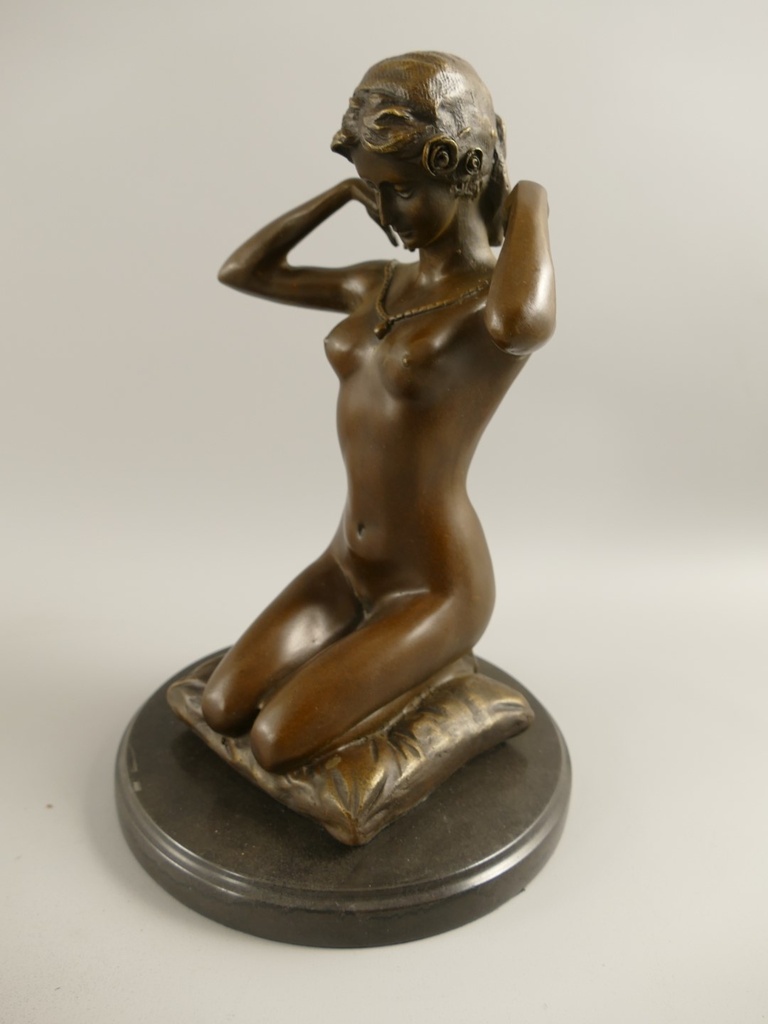 [LA-85605] Bronzeskulptur Bronzefigur Frau