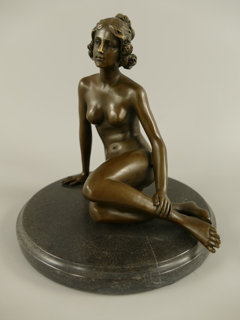 [LA-85792] Bronzeskulptur Bronzefigur Frau #85792